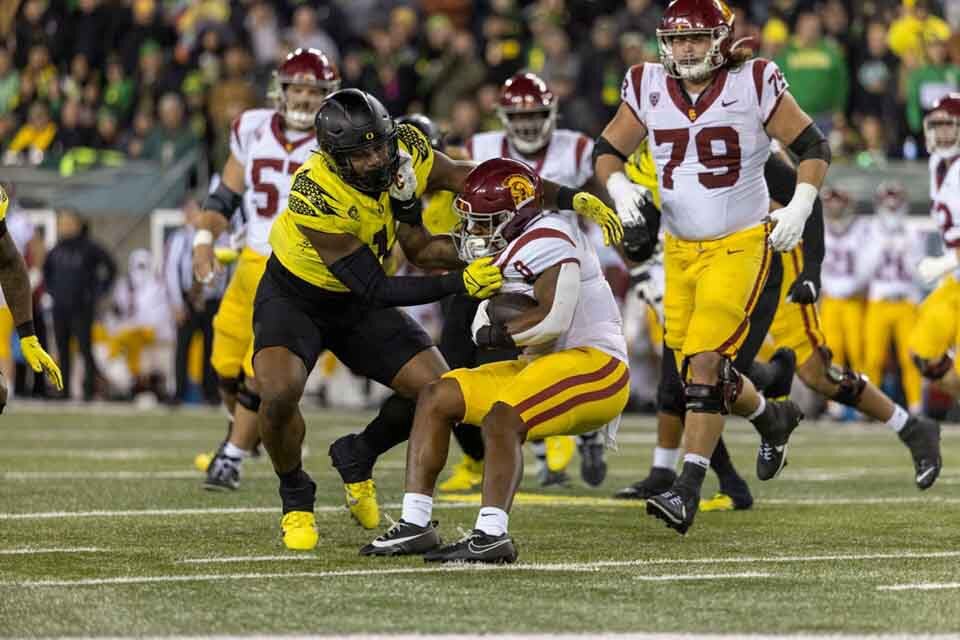 Oregon Ducks Pummel the USC Trojans in an Exciting 3627 Win Daily